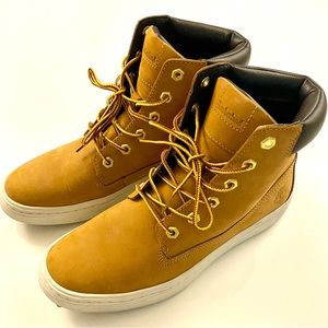 Women’s Timberland High Top Chukka Boot Size 8